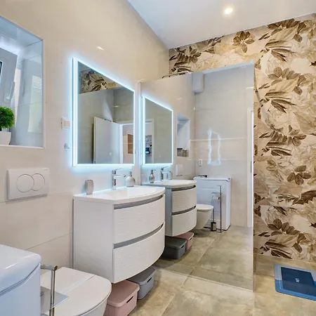 Regina * 말리로시니