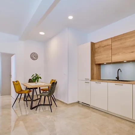 Regina Apartment
